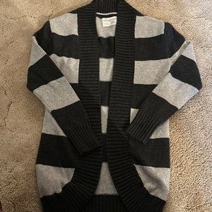 Aeropostale cardigan, rounded hem. Nice weight and in very good condition